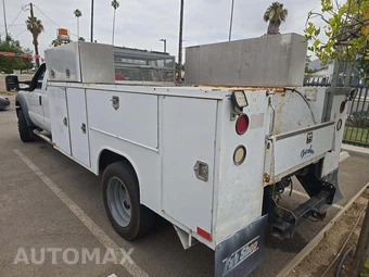 2015 Ford Super Duty F-550 Cab Chassis XL Crew Cab DRW - miniatura 2