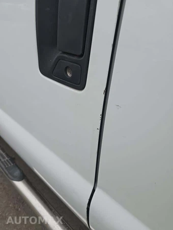 2015 Ford Super Duty F-550 Cab Chassis XL Crew Cab DRW - miniatura 25