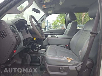 2015 Ford Super Duty F-550 Cab Chassis XL Crew Cab DRW - miniatura 5