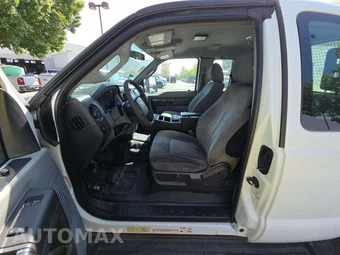 2015 Ford Super Duty F-550 Cab Chassis XL Extended Cab w/Rear Doors DRW - miniatura 3