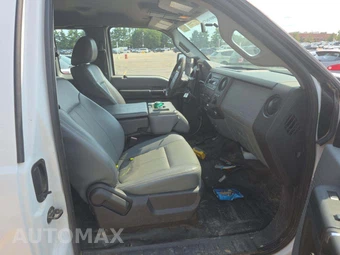 2015 Ford Super Duty F-550 Cab Chassis XL Extended Cab w/Rear Doors DRW - miniatura 17