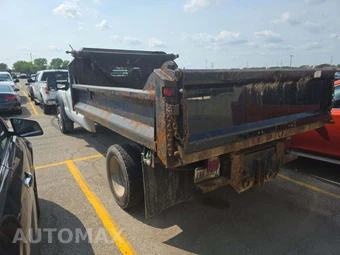 2015 Ford Super Duty F-550 Cab Chassis XL Extended Cab w/Rear Doors DRW - miniatura 2