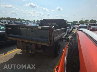 2015 Ford Super Duty F-550 Cab Chassis XL Extended Cab w/Rear Doors DRW - miniatura 3