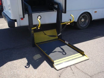 2015 Ford Super Duty F-550 Cab Chassis XL Regular Cab DRW - miniatura 25