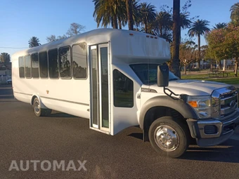 2015 Ford Super Duty F-550 Cab Chassis XL Regular Cab DRW - miniatura 5