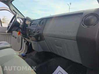 2015 Ford Super Duty F-550 Cab Chassis XL Regular Cab DRW - miniatura 16