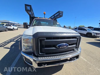 2015 Ford Super Duty F-550 Cab Chassis XL Regular Cab DRW - miniatura 2