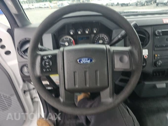 2015 Ford Super Duty F-550 Cab Chassis XL Regular Cab DRW - miniatura 10