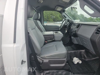 2015 Ford Super Duty F-550 Cab Chassis XL Regular Cab DRW - miniatura 8