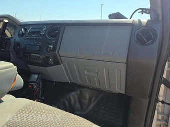 2015 Ford Super Duty F-550 Cab Chassis XL Regular Cab DRW - miniatura 13
