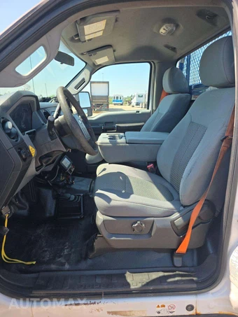 2015 Ford Super Duty F-550 Cab Chassis XL Regular Cab DRW - miniatura 3