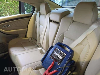 2015 Ford Taurus Limited – miniatura 13