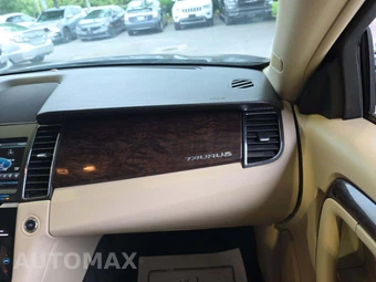 2015 Ford Taurus Limited – miniatura 19