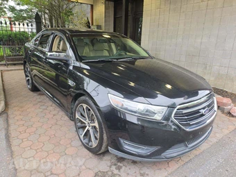 2015 Ford Taurus Limited – miniatura 4
