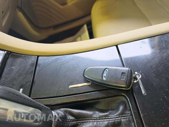 2015 Ford Taurus Limited – miniatura 8
