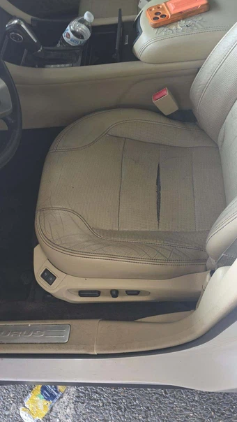 2015 Ford Taurus Limited – miniatura 28