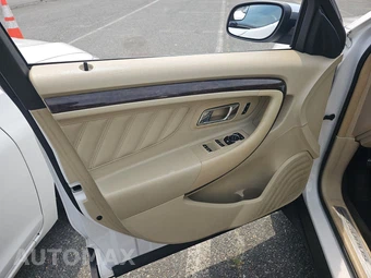 2015 Ford Taurus Limited – miniatura 9