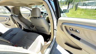 2015 Ford Taurus SE - miniatura 17