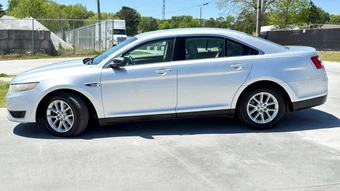 2015 Ford Taurus SE - miniatura 8
