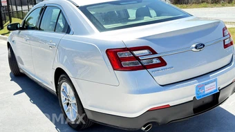 2015 Ford Taurus SE - miniatura 9