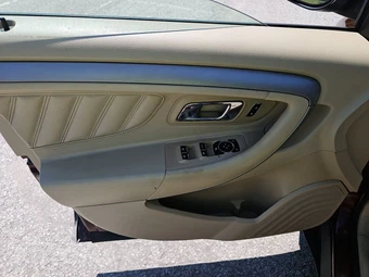 2015 Ford Taurus SEL - miniatura 9