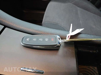 2015 Ford Taurus SEL - miniatura 5