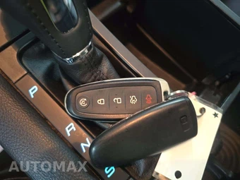 2015 Ford Taurus SEL - miniatura 8
