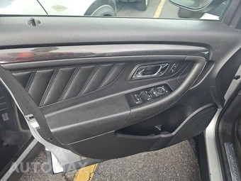 2015 Ford Taurus SHO – miniatura 9