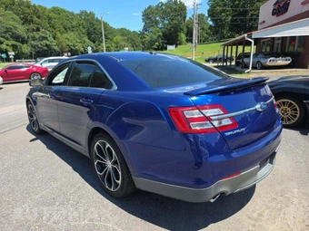 2015 Ford Taurus SHO – miniatura 2