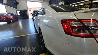 2015 Ford Taurus SHO – miniatura 29