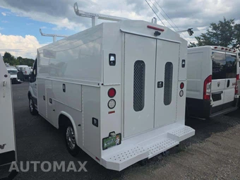 2015 Ford Transit 250 Cutaway - miniatura 2