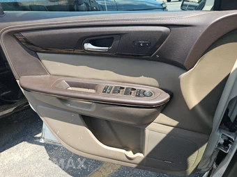 2015 GMC Acadia Denali 5SA – miniatura 9