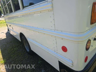 2015 GMC Savana 3500 Cutaway 1WT DRW – miniatura 19