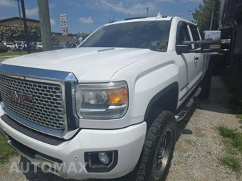 2015 GMC Sierra 3500 Denali HD Crew Cab Medium Bed 5SA w/Built-In Wi-Fi