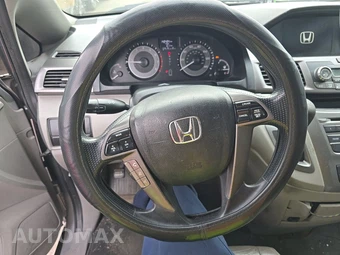 2015 Honda Odyssey LX 118.1" WB – miniatura 10