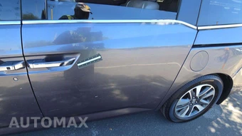 2015 Honda Odyssey Touring 118.1" WB – miniatura 24