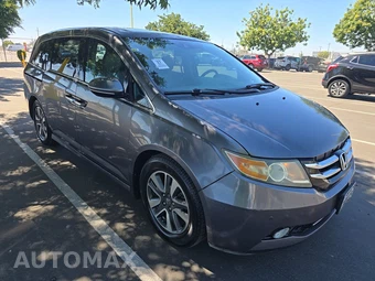 2015 Honda Odyssey Touring 118.1" WB – miniatura 3