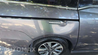 2015 Honda Odyssey Touring 118.1" WB – miniatura 42