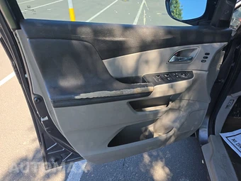 2015 Honda Odyssey Touring 118.1" WB – miniatura 9