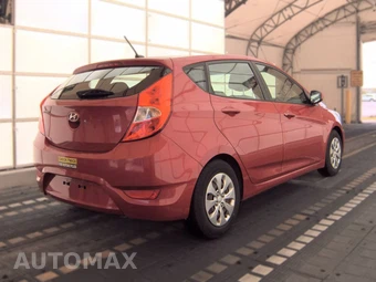 2015 Hyundai Accent GS Hatchback – miniatura 4