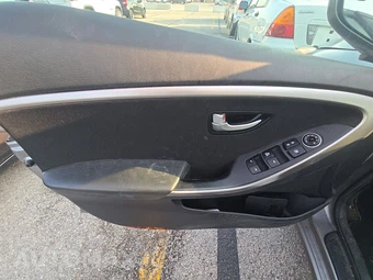 2015 Hyundai Elantra GT Hatchback – miniatura 15