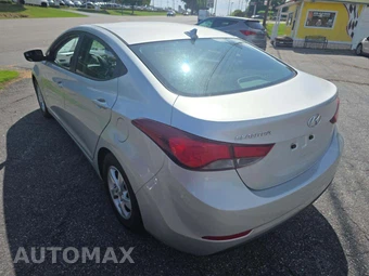 2015 Hyundai Elantra SE Sedan – miniatura 2