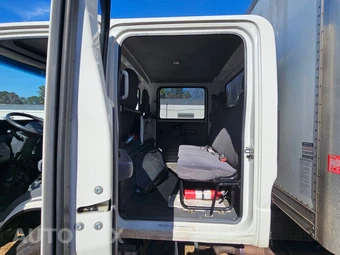 2015 Isuzu NPR HD Base Low Cab Crew – miniatura 7