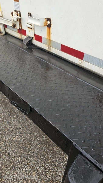 2015 Isuzu NPR HD Base Low Tilt – miniatura 33
