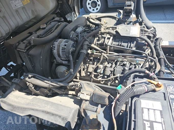 2015 Isuzu NPR HD Base Low Tilt – miniatura 14