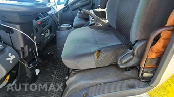 2015 Isuzu NPR HD Base Low Tilt – miniatura 26