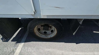 2015 Isuzu NPR HD Base Low Tilt – miniatura 35