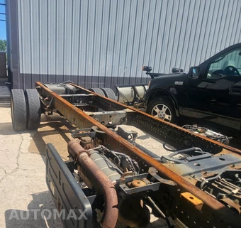 2015 Isuzu NPR XD Base Low Tilt – miniatura 4