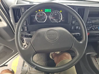 2015 Isuzu NPR XD Base Low Tilt – miniatura 10