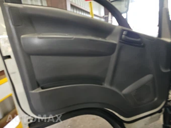 2015 Isuzu NPR XD Base Low Tilt – miniatura 9